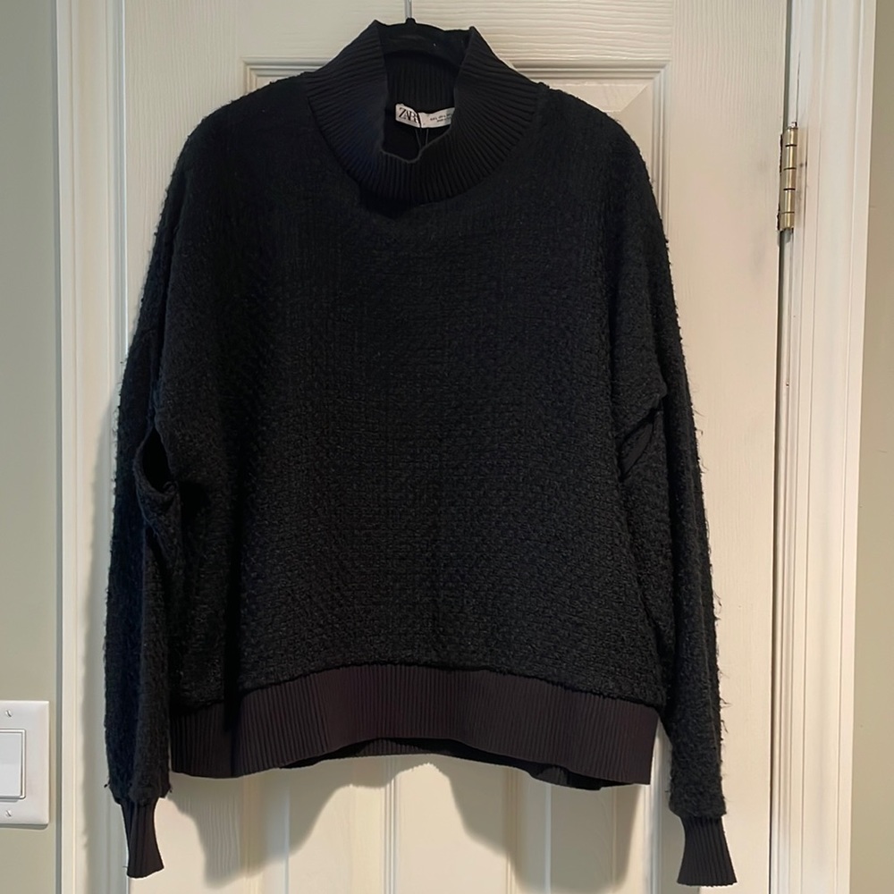 ZARA black mock turtleneck sweater. Size large